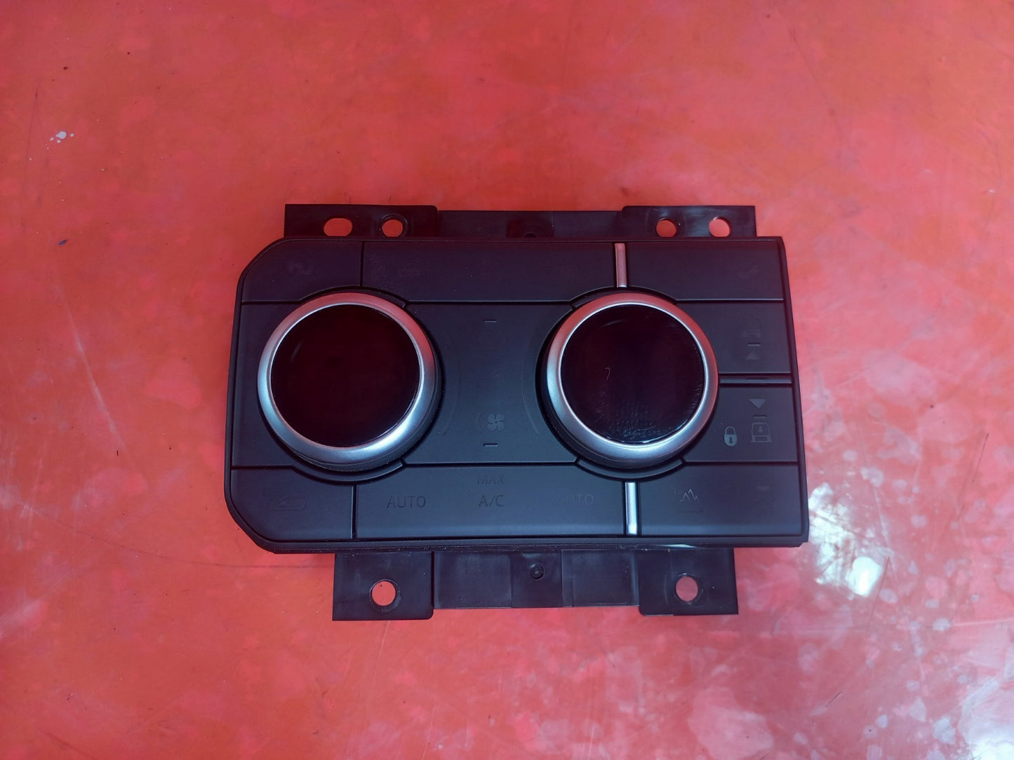 Land Rover Defender L663 3.0 Diesel 2025 Heater Climate Control Panel L8B213D734 - Image 2