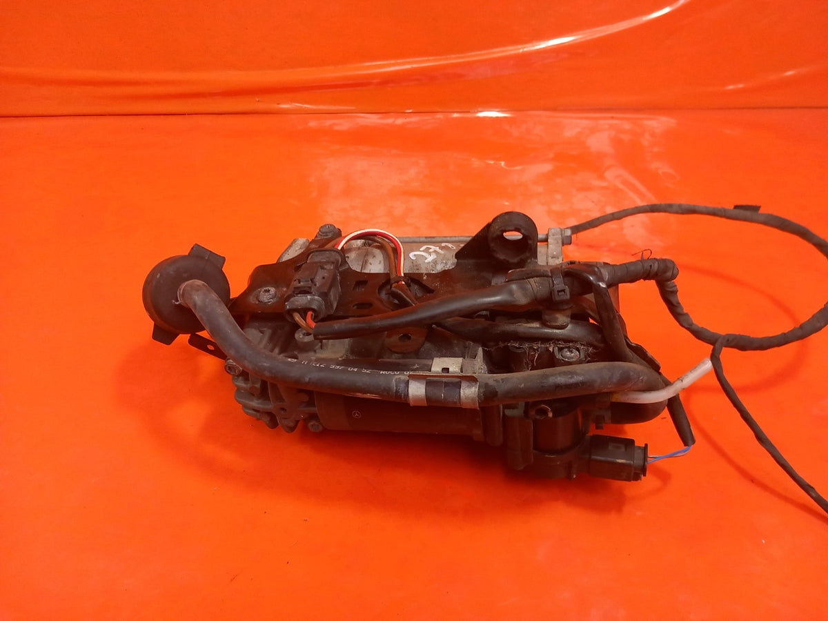 Mercedes E300 W212 2.1 Diesel 2013 Air Suspension Compressor A2123200404 A271 - Image 10