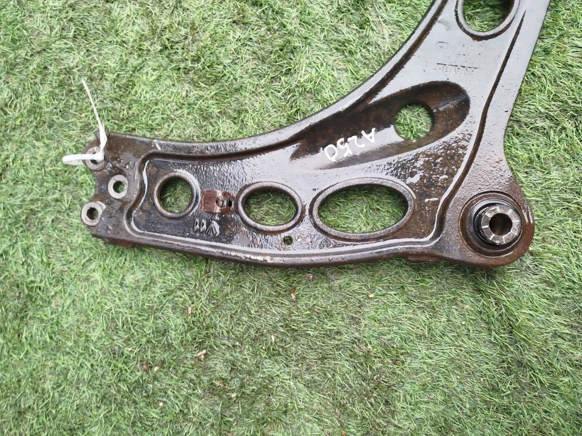 2015 Renault Trafic MK3 SL27 Front Left Lower Wishbone Arm  820039503 A250 - Image 2