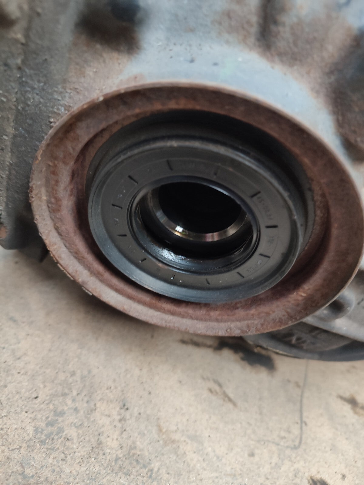 ✅2016 Mercedes C Class W205 2.0 Petrol Differential Rear 2043503914 3.07 A123 - Image 11