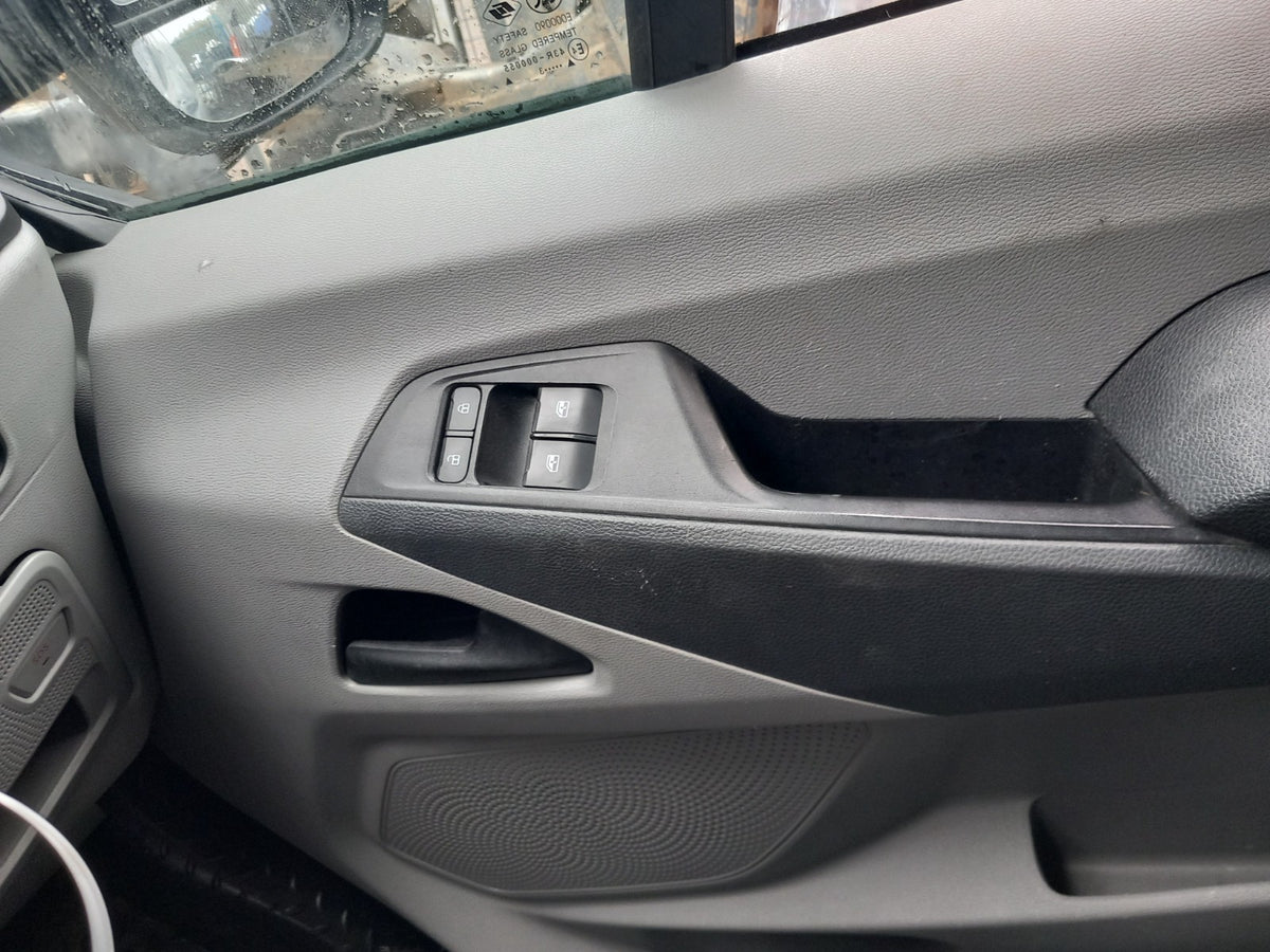 2023 Maxus Deliver 9 Front Right Door Card Panel Warranty A425 - Image 4