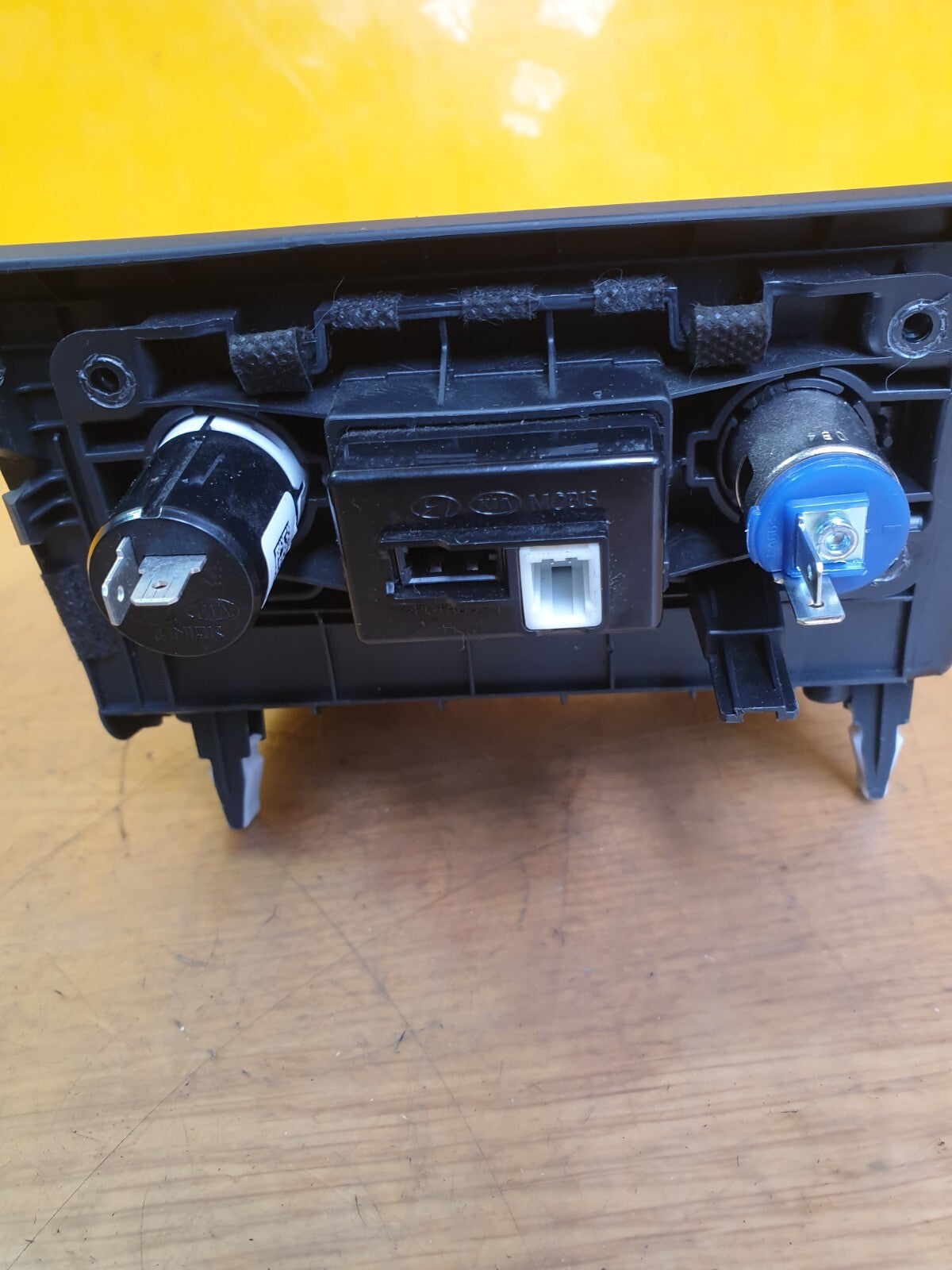 ✅Kia Niro 2 S-A 1.6 Petrol 2020 USB PORT AUX SOCKET CONSOLE TRIM 84632-G5900 - Image 7