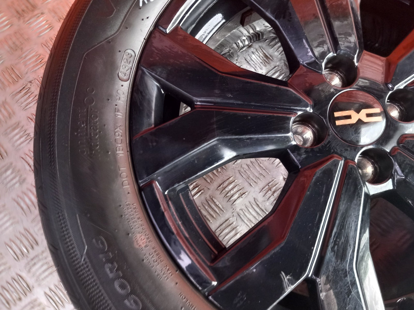2024 Dacia Jogger Alloy Wheel with Tyre 205/60 R16 403004026R Warranty A391 - Image 4