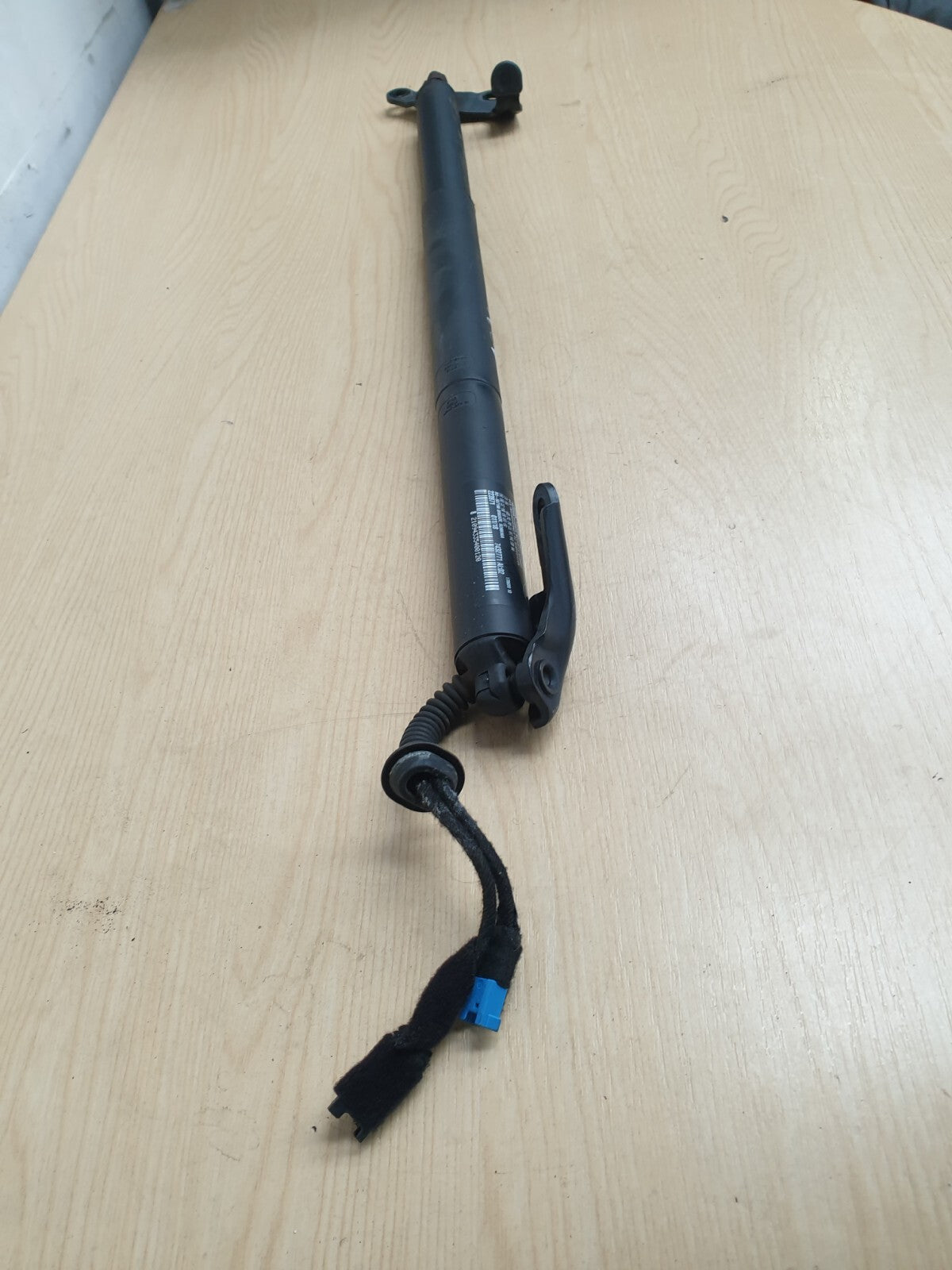 2018 BMW F46 216D 1.5 DIESEL TAILGATE STRUT SHOCK LEFT NEARSIDE 7432771 A036 - Image 3