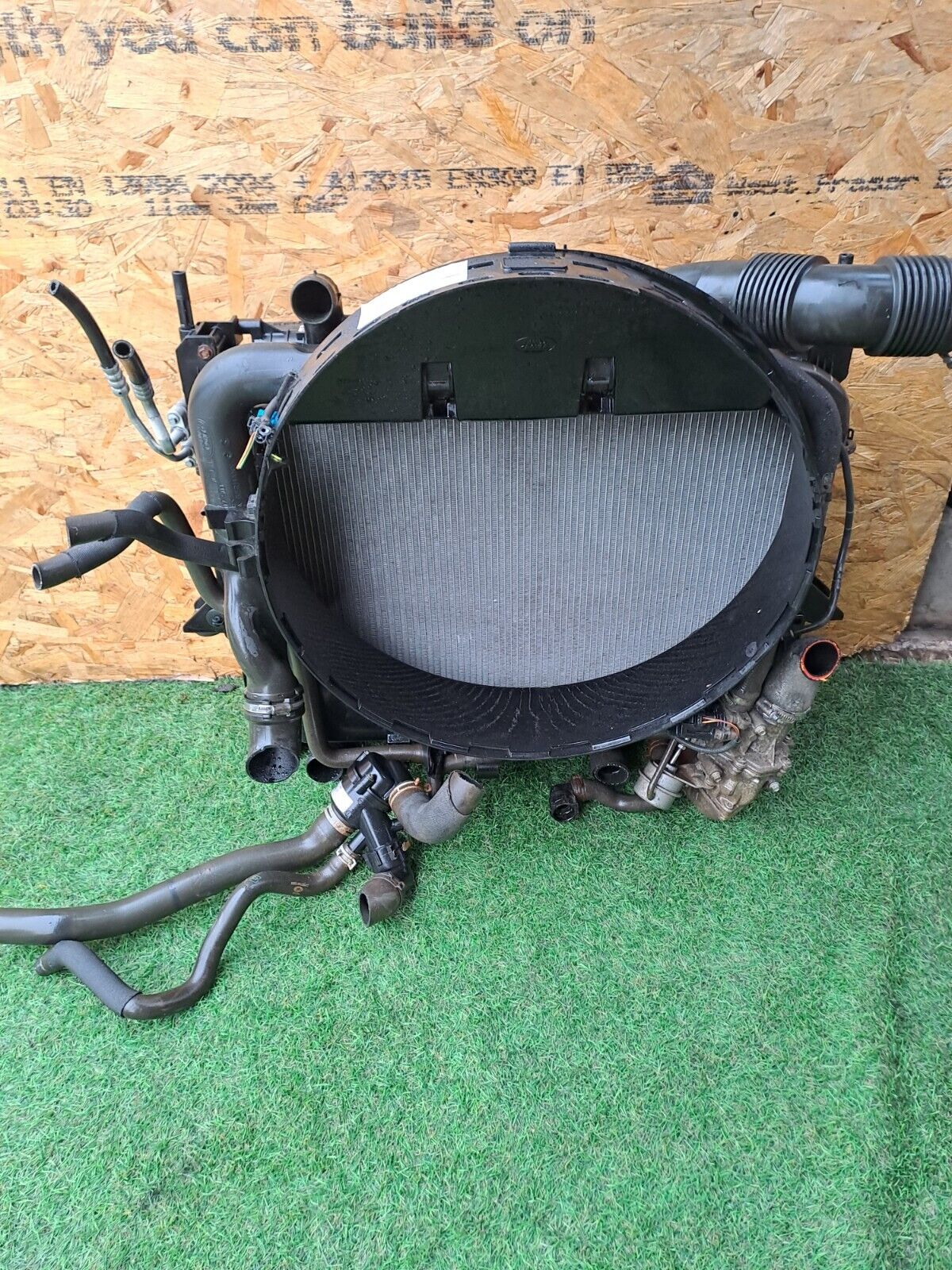 Land Rover Discovery 4 3.0 Diesel 2015 Radiator AH32-9L440-AB AH32-8005-BA A220