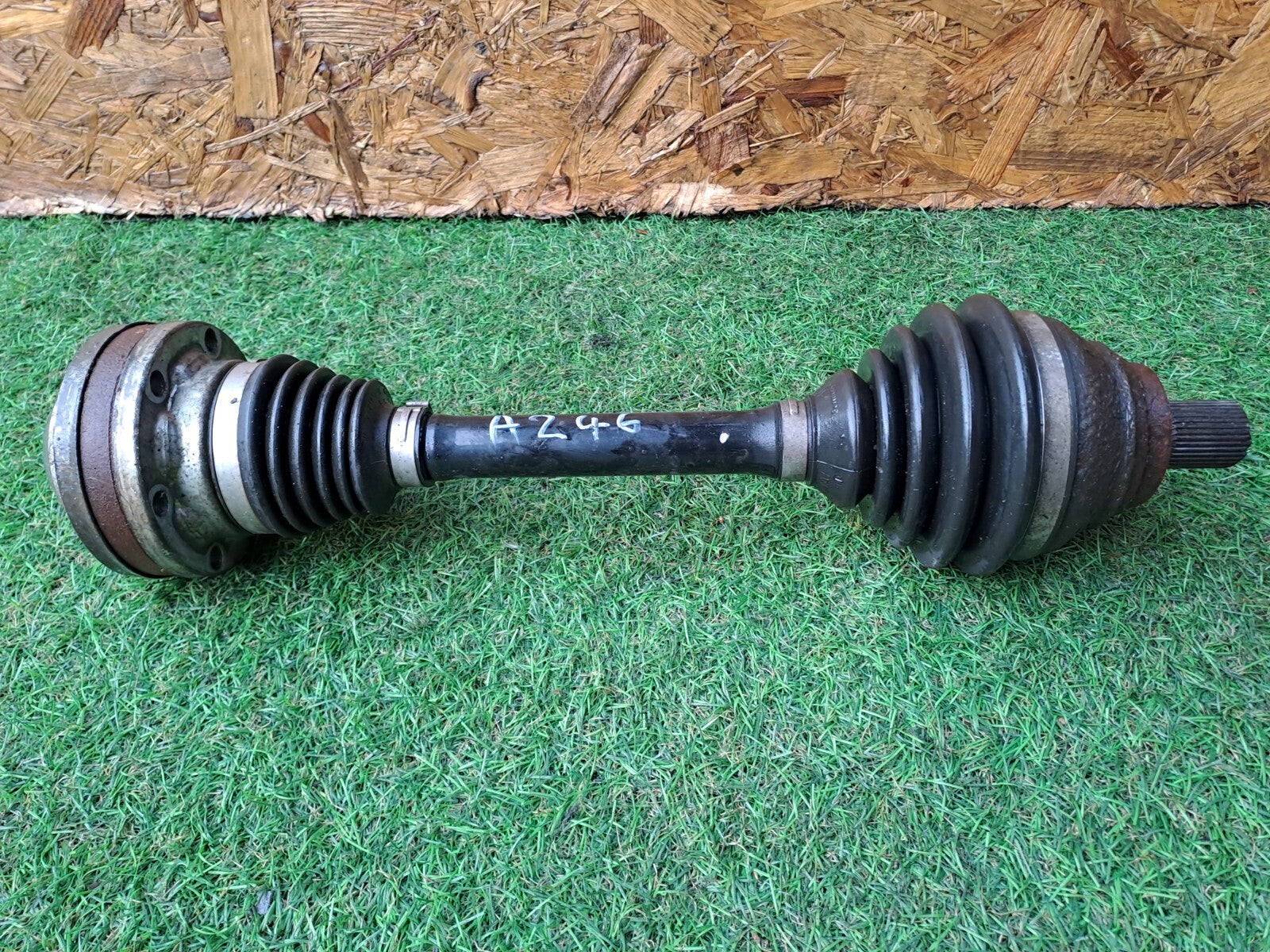 ✅VW PASSAT CC GT 2.0 DIESEL 2013 FRONT LEFT MANUAL DRIVESHAFT 1K0407271NP A246 - Image 1