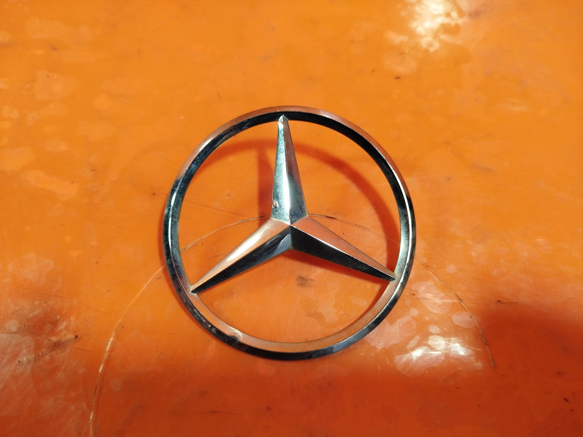 2014 Mercedes C Class W205 Rear Tailgate Boot Lid Badge A2058174500 A084 - Image 1