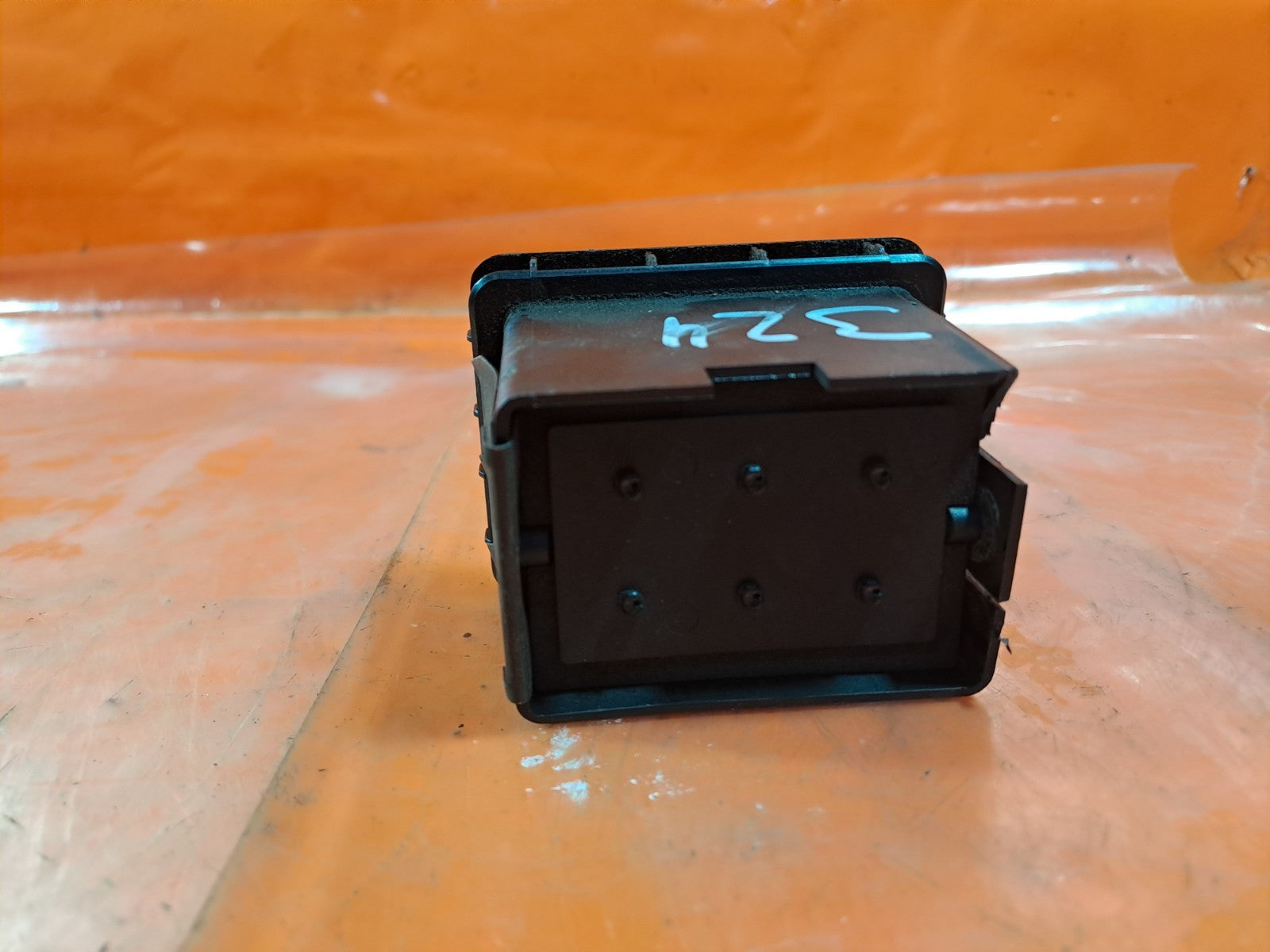 ✅2003 VOLVO FL DASHBOARD LEFT AIR VENT + WARRANTY A324 - Image 4