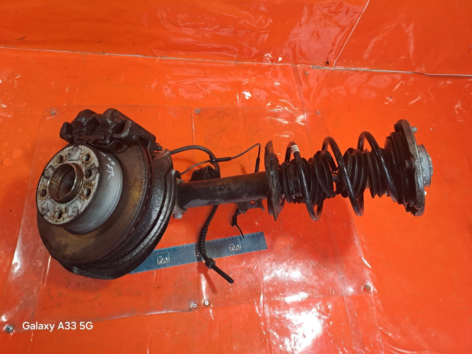 ✅BMW 218I SPORT F22 1.5 PETROL 2017 FRONT RIGHT SUSPENSION LEG HUB 6873721 A306 - Image 1