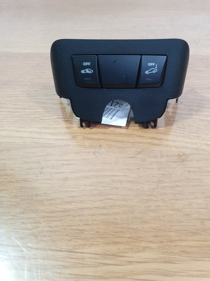 MERCEDES B CLASS W246 1.8 DIESEL 2012 ALARM TOW TOWING CONTROL SWITCH A211 - Image 2