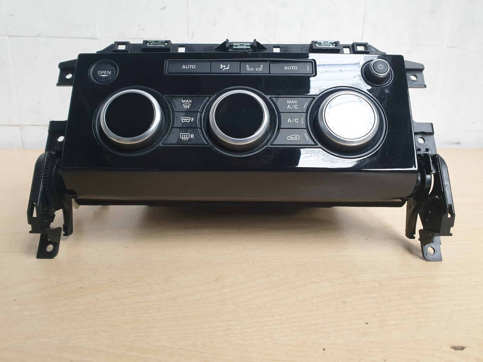 LAND ROVER DISCOVERY 5 L462 2018 AIR CON HEATER CONTROL PANEL HY3204268A - Image 3