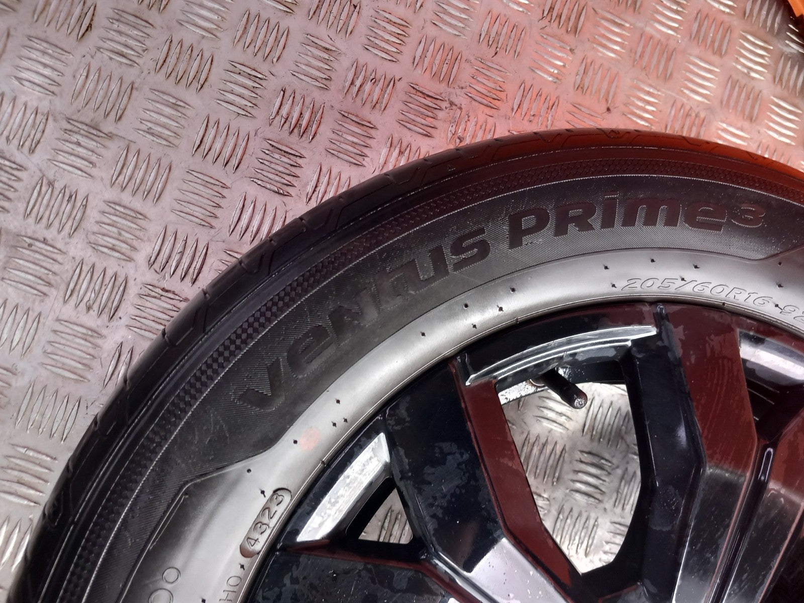 2024 Dacia Jogger Alloy Wheel with Tyre 205/60 R16 403004026R Warranty A391 - Image 9