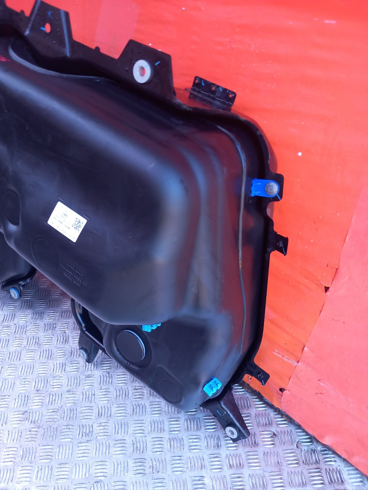 2025 Land Rover Defender L663 Fuel Tank MY42-9K007-EF1 Warranty A396 - Image 5