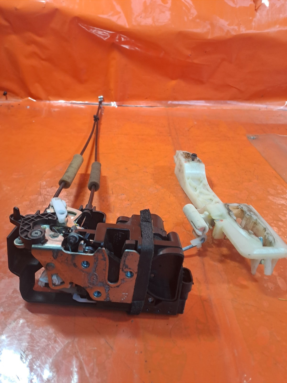 ✅SSANGYONG KORANDO 2.2 DIESEL 2015 REAR RIGHT DOOR LOCK MECHANISM Warranty A337 - Image 8