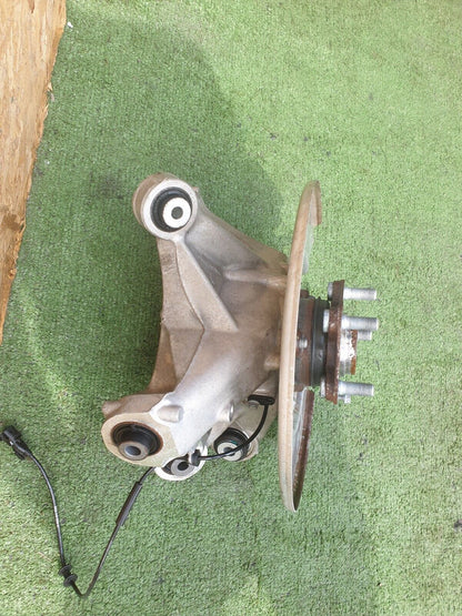 2022 TESLA MODEL Y REAR RIGHT SPINDLE KNUCKLE HUB 1044666-00-C + WARRANTY A172