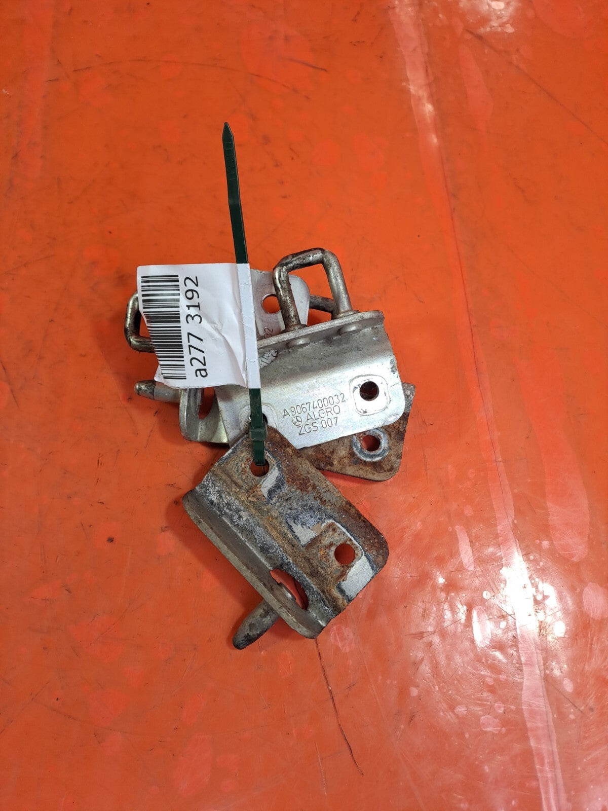 ✅2017 VW CRAFTER 2E REAR DOOR HINGE STRIKER PLATES A9067400032 + WARRANTY - Image 2