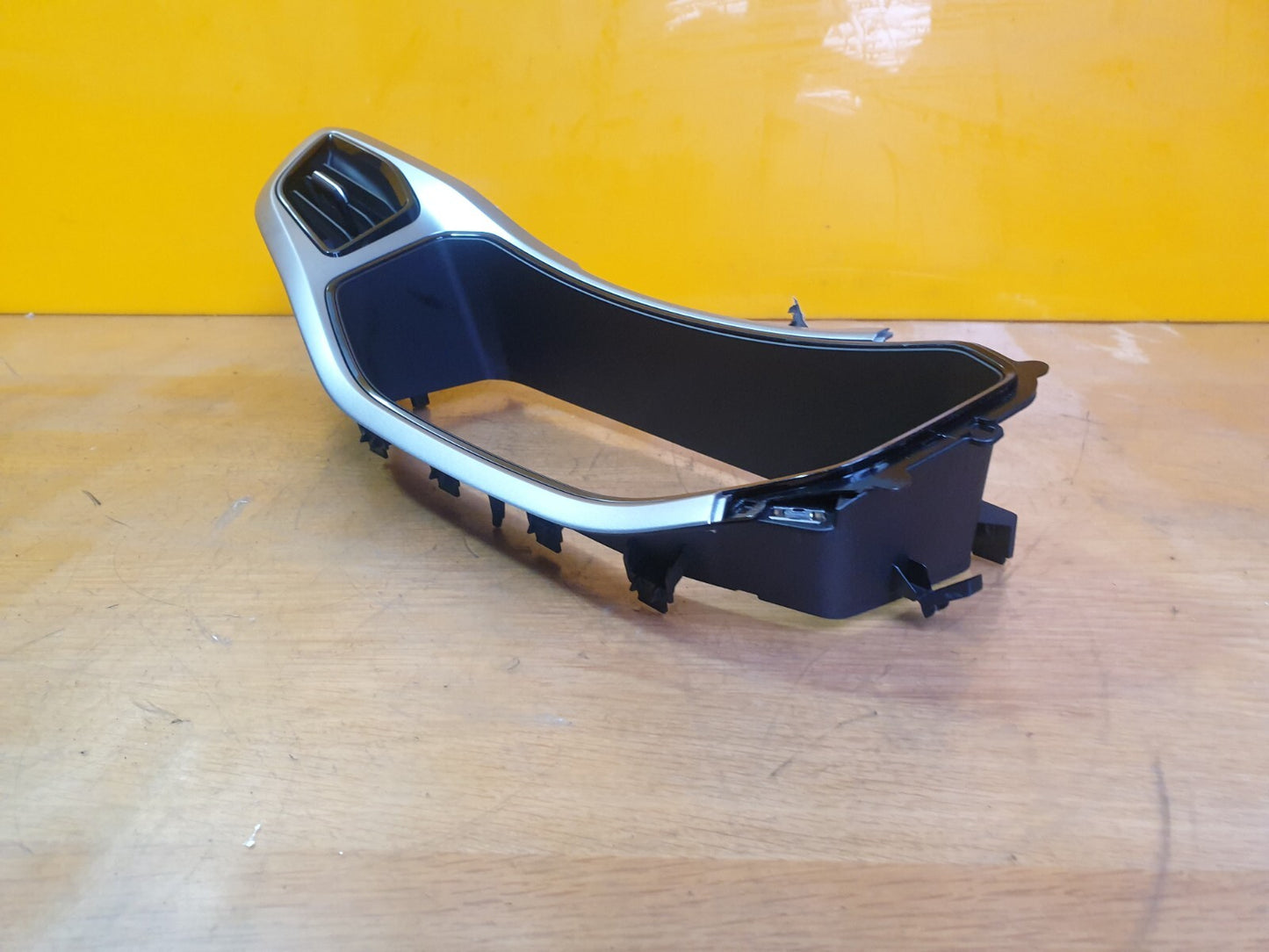 ebay-src:https://i.ebayimg.com/00/s/mtiwmfgxnjaw/z/w68aaoswzqvmbzlp/$_57.jpg