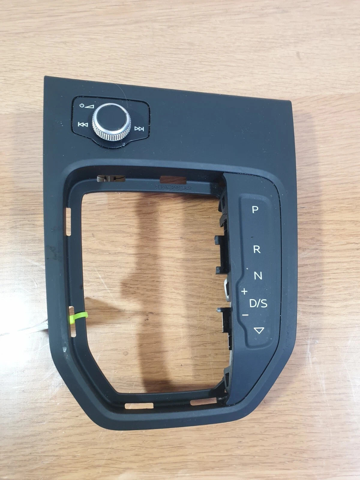 ✅Audi A1 Sport 1.0 Petrol 2020 Gear Selector Shifter Surround Trim 82C713463 - Image 2