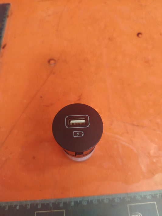 ✅2024 HYUNDAI IONIQ 5 USB CHARGING PORT 96125-GI000 + WARRANTY A226 - Image 1