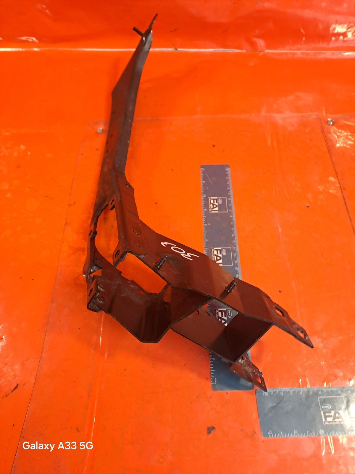 ✅2018 BMW X1 F48 2.0P LEFT HEADLIGHT SUPPORT BRACKET 7426633 + WARRANTY A303 - Image 9