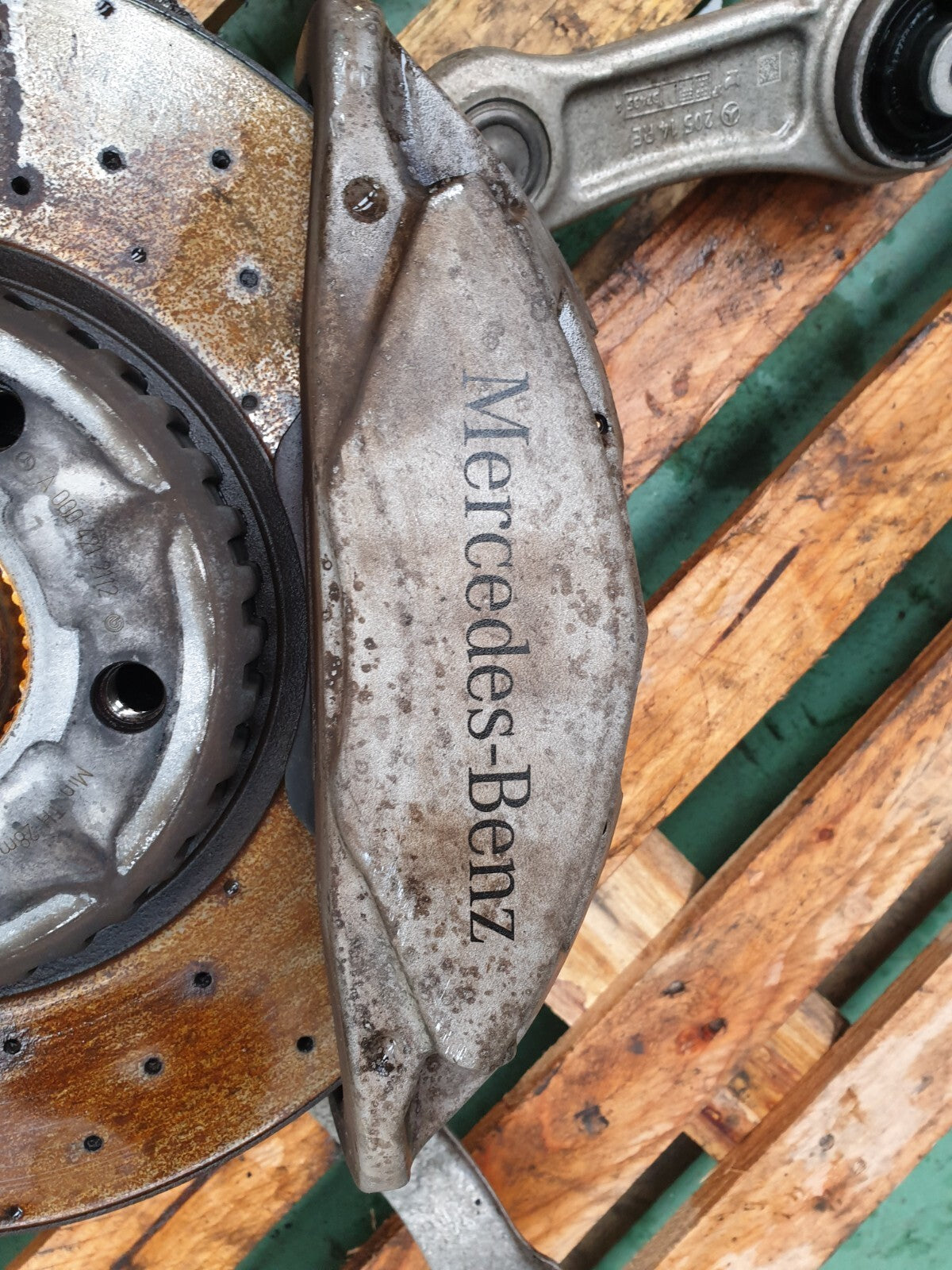 ✅2015 MERCEDES C CLASS W205 2.0P FRONT RIGHT WHEEL HUB A2052200 A0004212112 A061 - Image 4