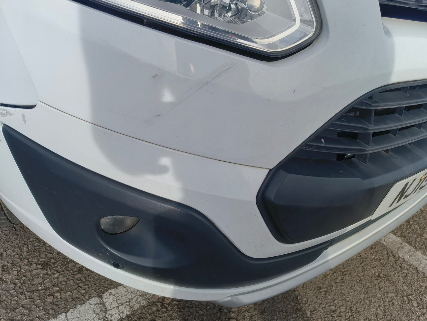 ✅Ford Tourneo Custom 2.2 Diesel 2015 Front Bumper Bare White Scratches A377 - Image 4