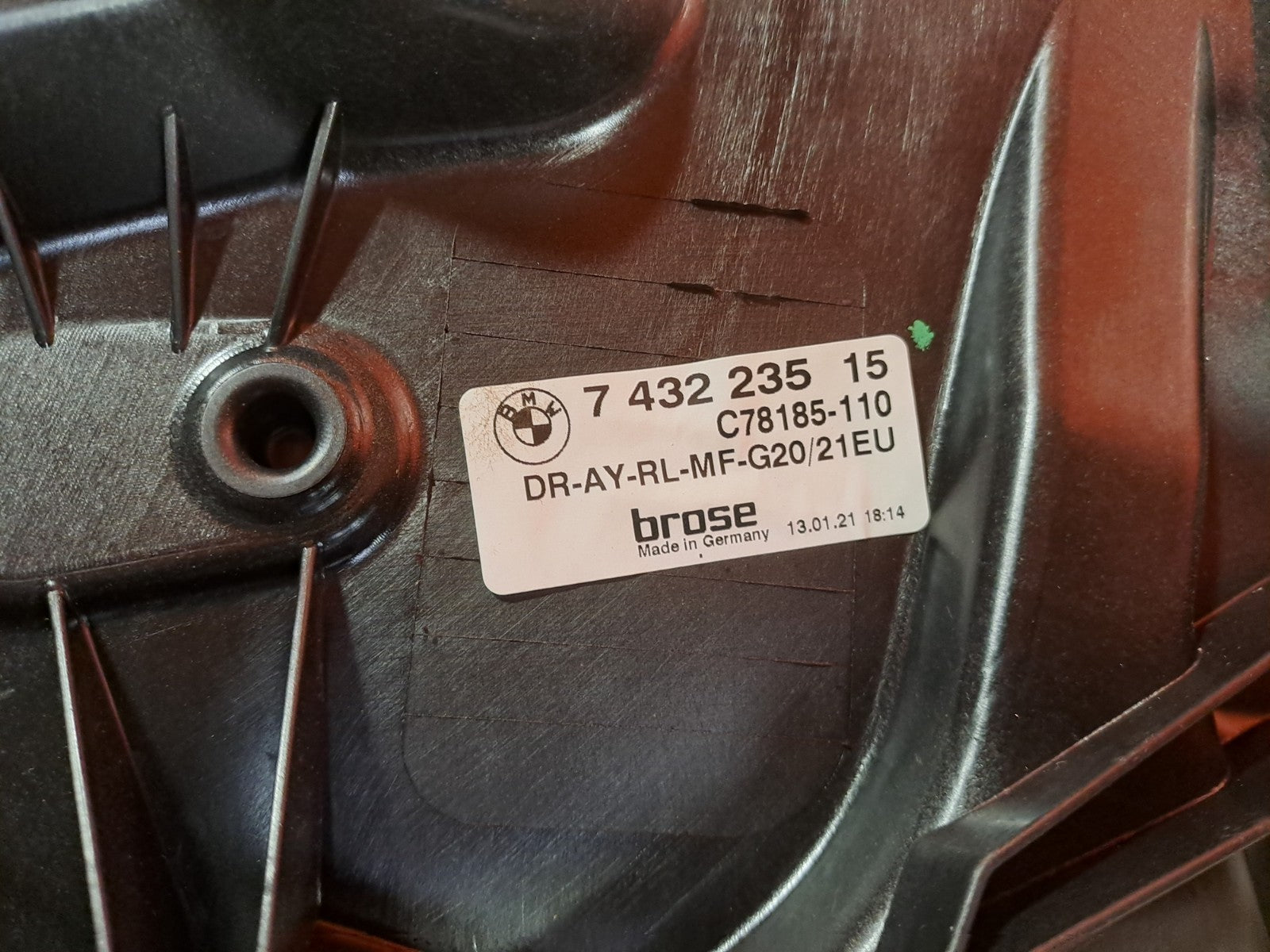 ebay-src:https://i.ebayimg.com/00/s/mtiwmfgxnjaw/z/d-oaaeswzp1qbcu3/$_57.jpg