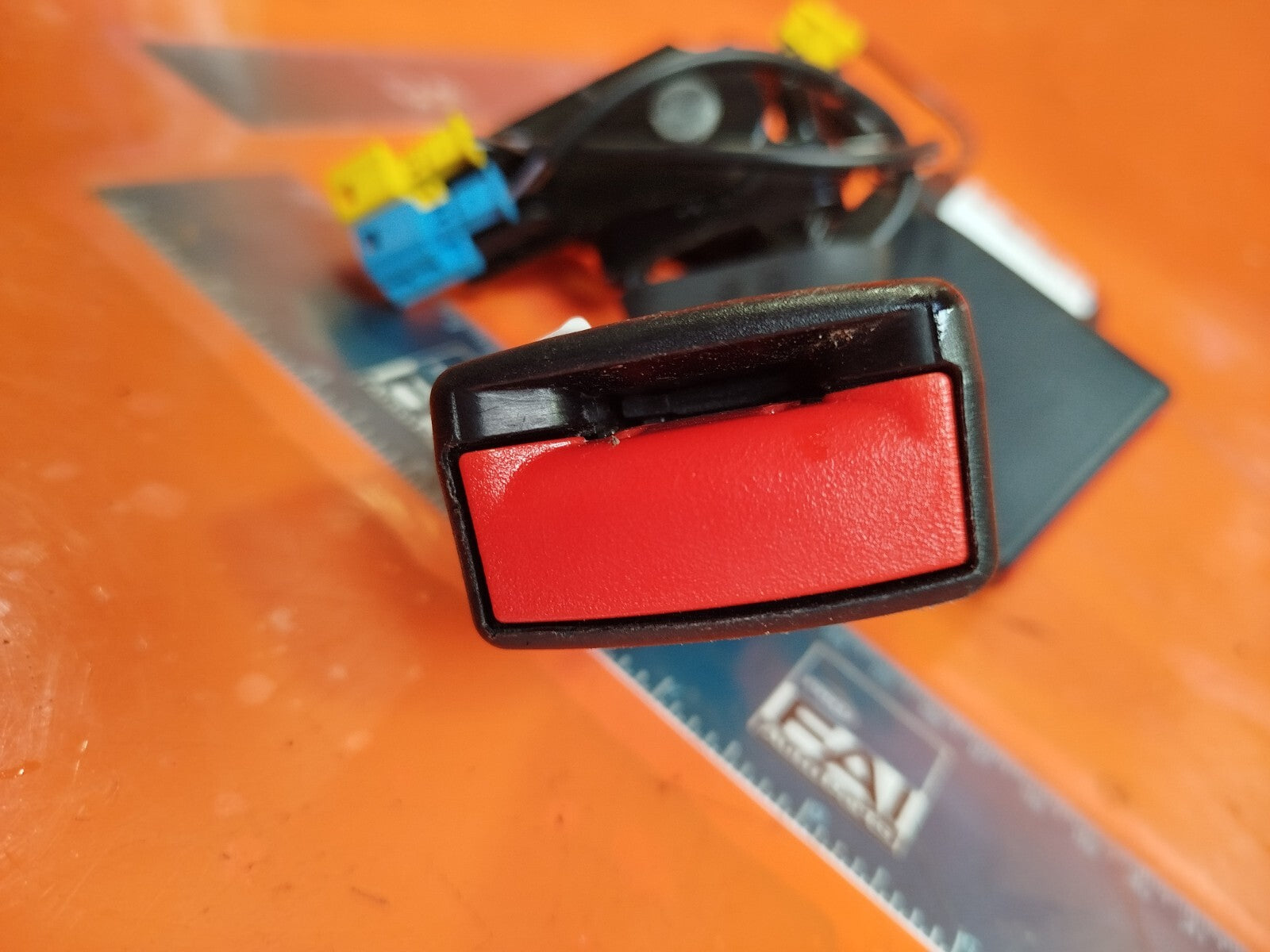 ✅2013 MERCEDES A CLASS W176 AMG REAR SEAT BELT BUCKLE CENTER TWIN & LEFT A195 - Image 4