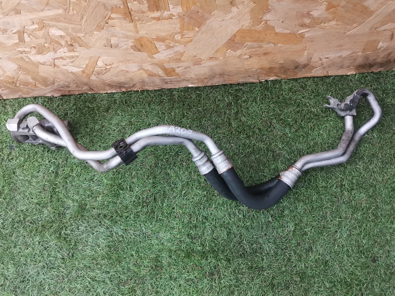 2006 BMW 7 SERIES E66 OIL Cooler Adapter Thermostat & Pipes Hoses 7520214 A208 - Image 1