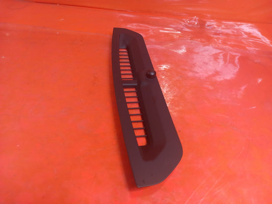 2025 Land Rover Defender L663 Dashboard Demister Grill L8B2-044A98-AC Warranty - Image 2