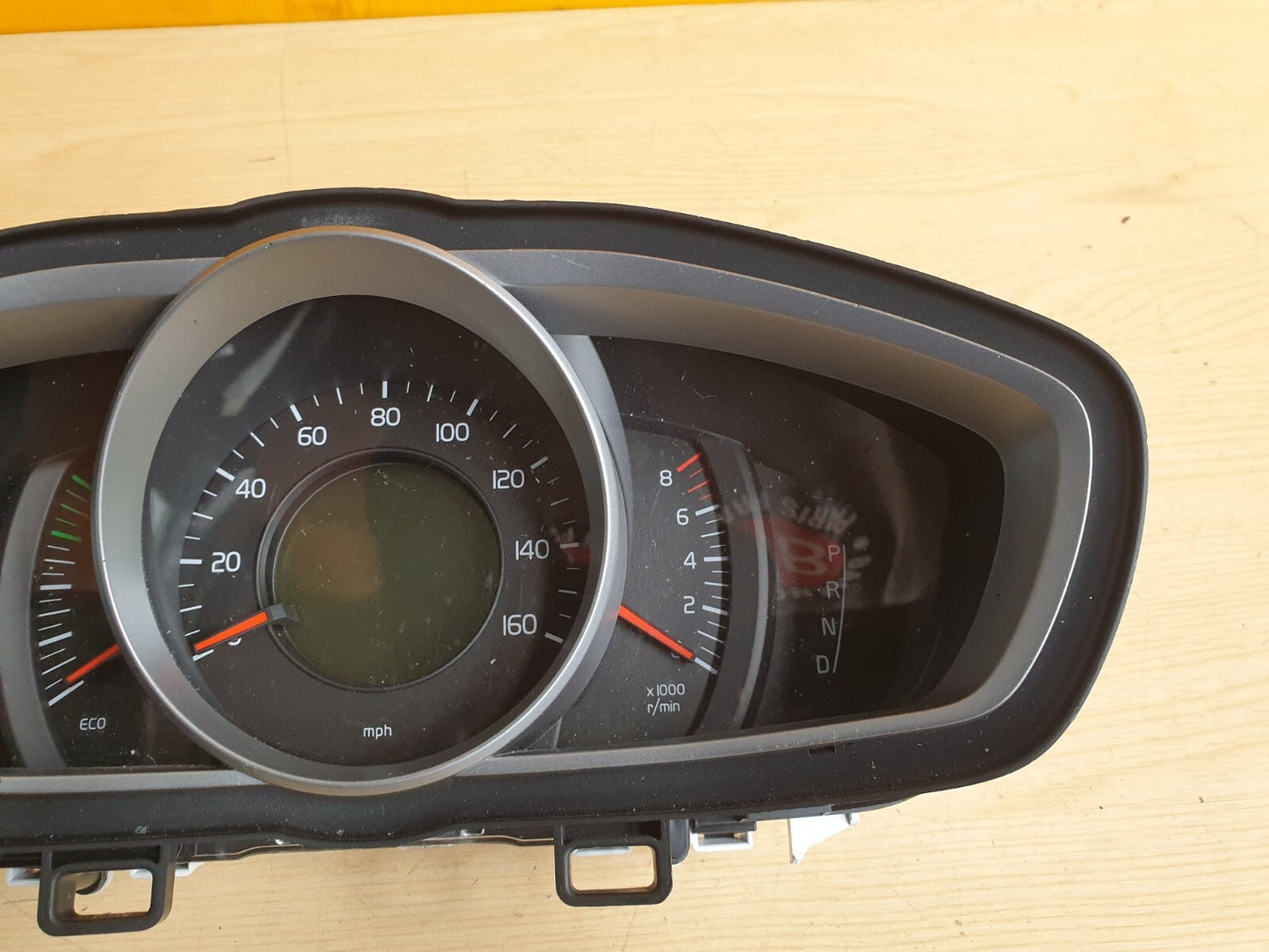 Volvo V40 2016 1.5P Auto Instrument Cluster Speedometer 31665860 X00 - Image 3