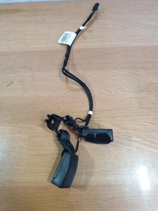 ✅2020 PEUGEOT 208 ALLURE EV REAR TWIN DOUBLE SEAT BELT BUCKLE 640351200C A197 - Image 1
