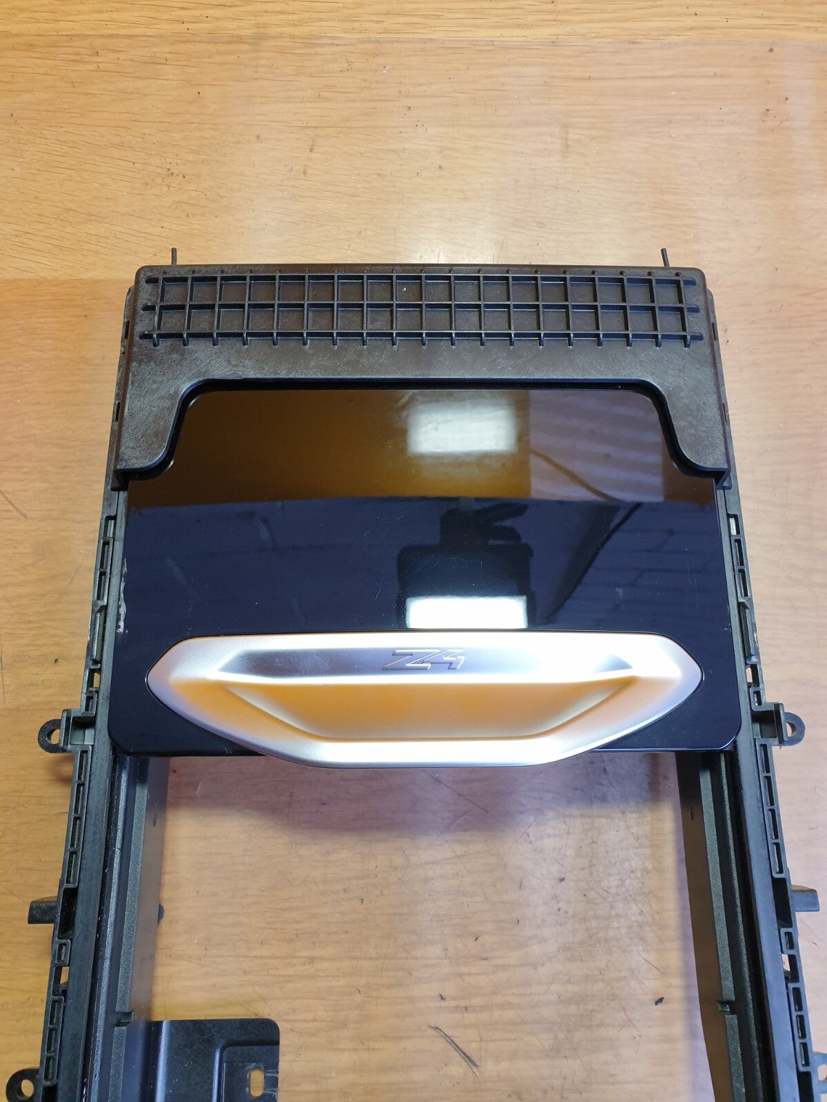 ✅2023 BMW Z4 G29 SDRIVE20i CENTER CONSOLE FRONT STORAGE BIN 6809003 + WARRANTY - Image 4