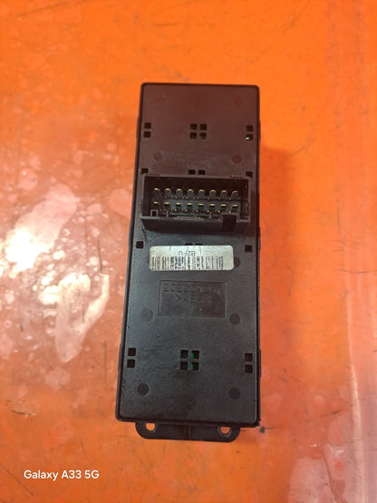 ✅SSANGYONG KORANDO 2.2 DIESEL 2015 FRONT RIGHT WINDOW SWITCH 202007153 Warranty - Image 7
