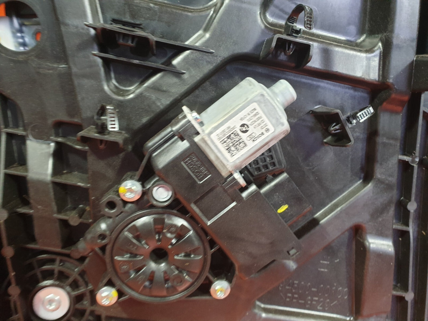 KIA XCEED 1.5 PETROL 2021 FRONT LEFT DOOR WINDOW REGULATOR 82470-J7160 Warranty - Image 9
