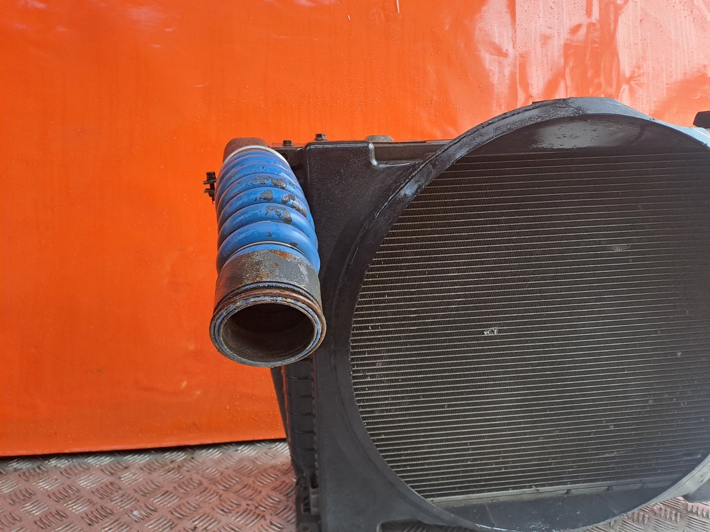 ✅2003 VOLVO FL 5.5 DIESEL ENGINE COOLING RADIATOR 20555291 + WARRANTY A324 - Image 2