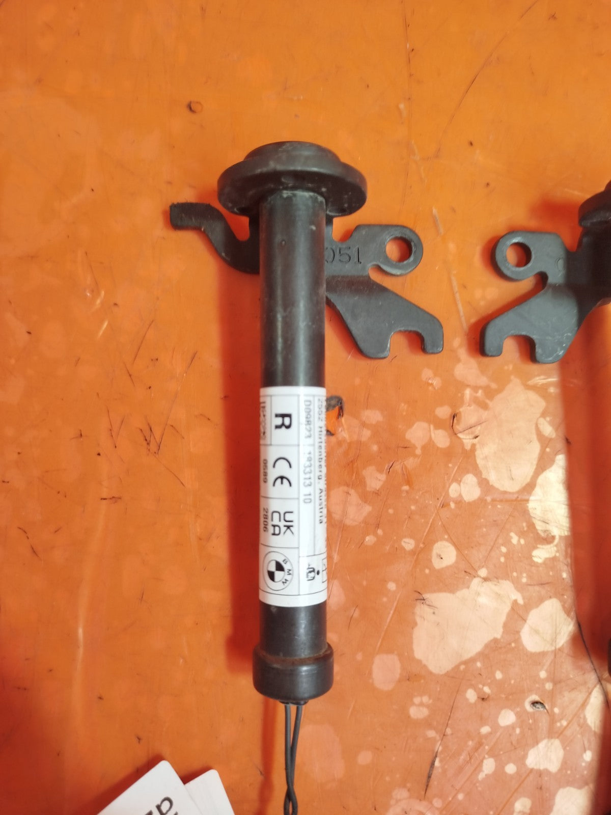 ✅BMW 220D M SPORT F44 2.0 DIESEL 2023 BONNET HINGE ACTUATOR PAIR 7450943 7450944 - Image 2