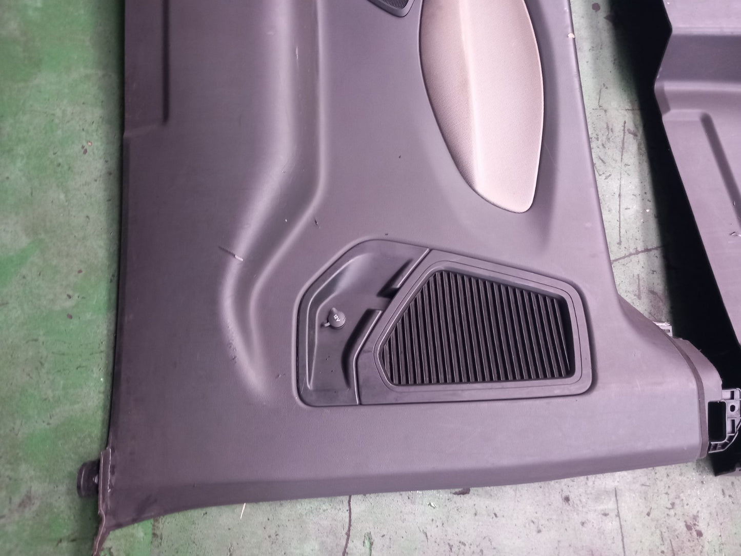 2015 Ford Tourneo Custom Rear Side Panel Interior Trim Pair BK21-B31148 A371 - Image 7