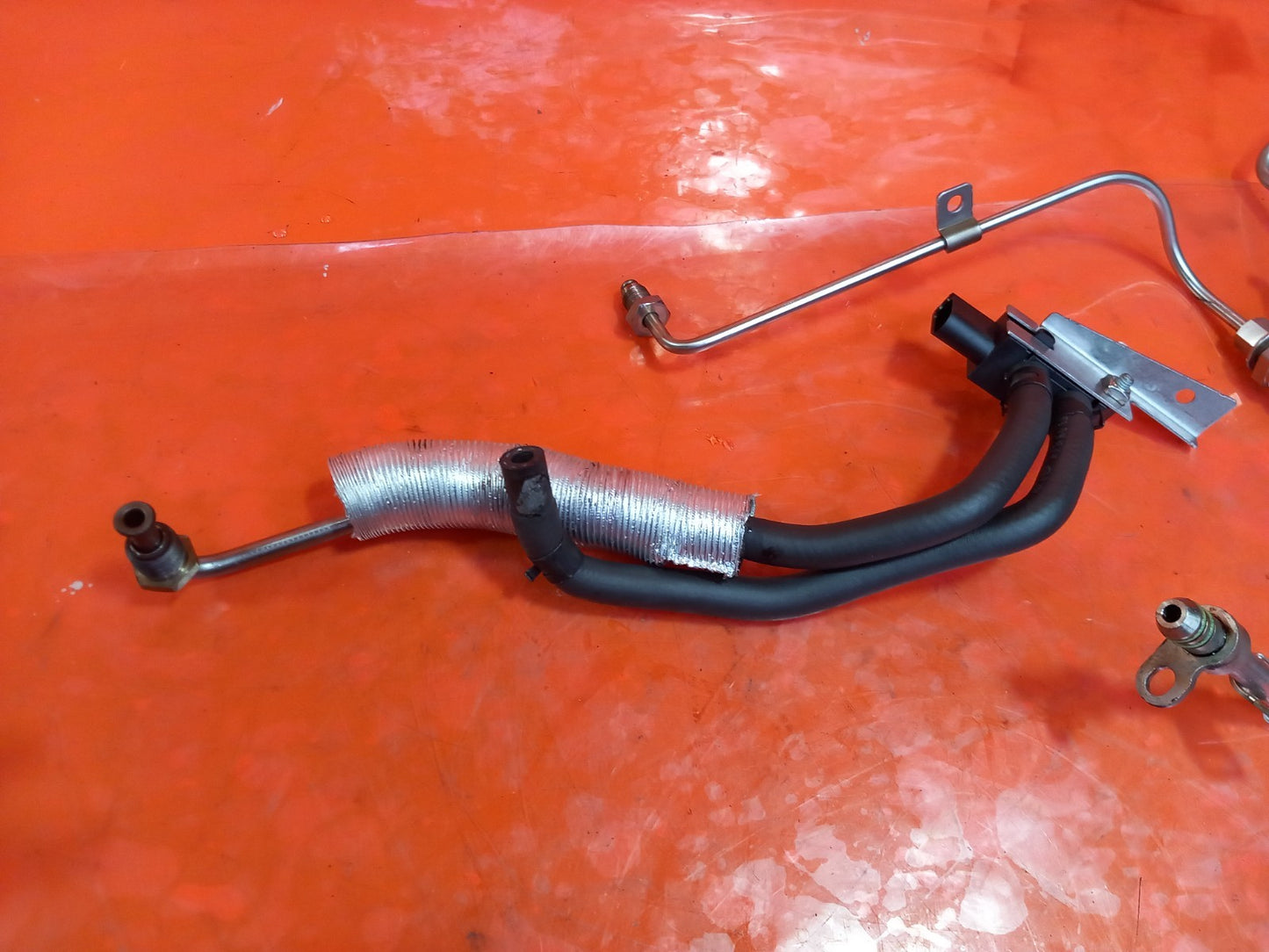 2025 Land Rover Defender L663 Pressure Sensor Pipes GX73-5L200-AA Warranty A396 - Image 2