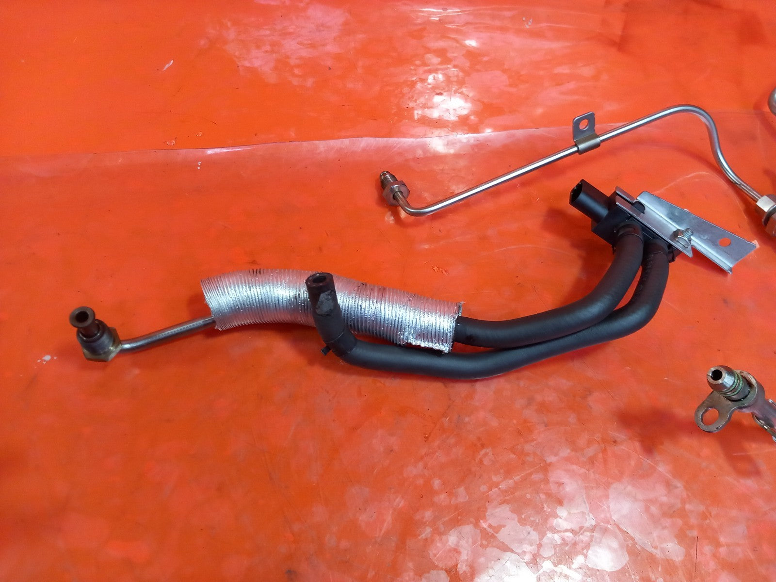 2025 Land Rover Defender L663 Pressure Sensor Pipes GX73-5L200-AA Warranty A396 - Image 2