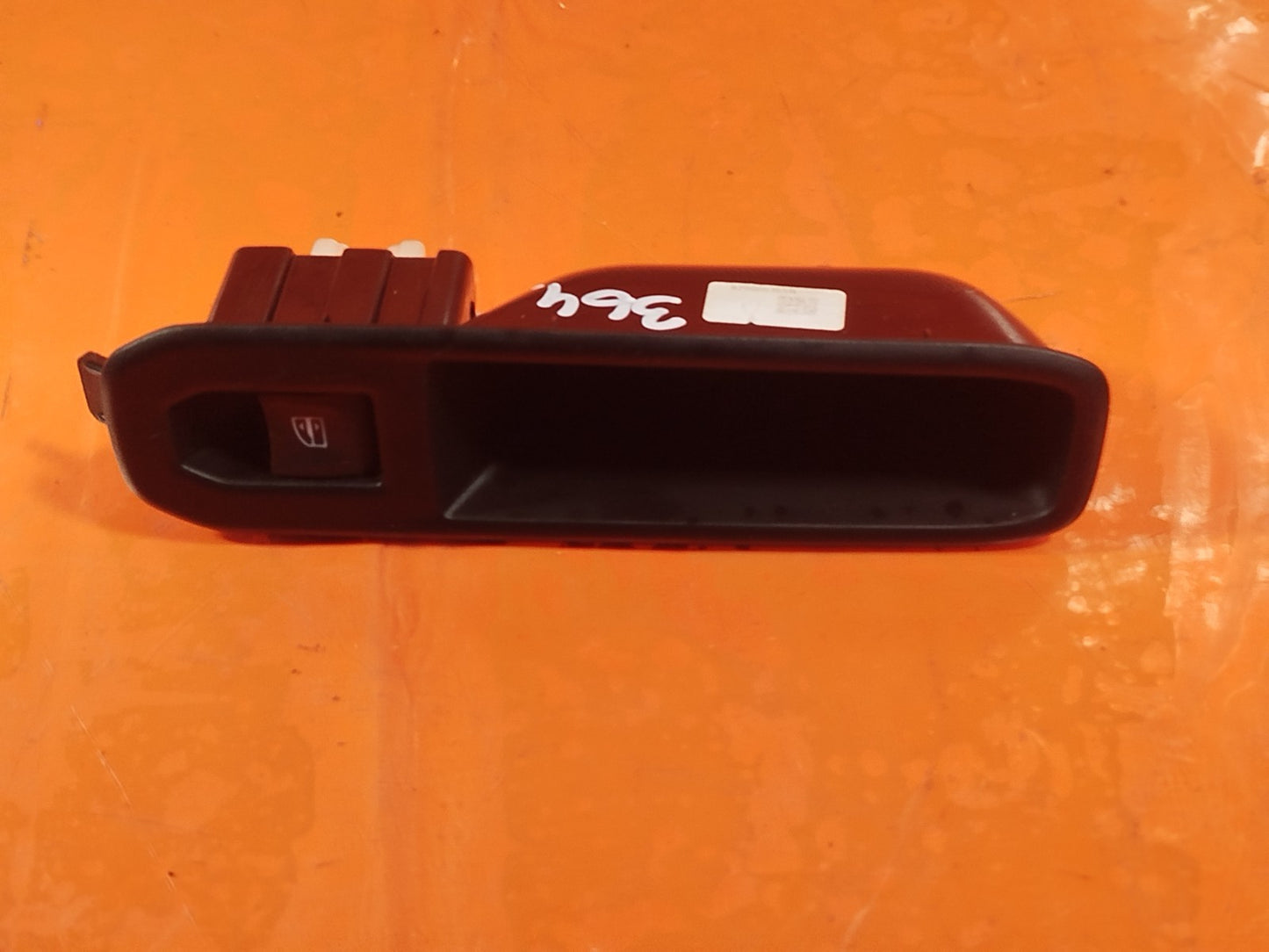 ✅2024 DACIA DUSTER JOURNEY REAR RIGHT WINDOW CONTROL TRIM 829606755R A364 - Image 2