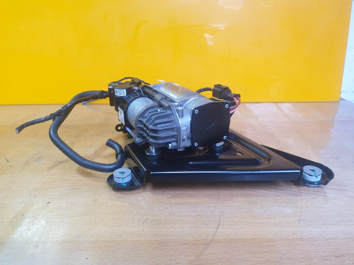 ebay-src:https://i.ebayimg.com/00/s/mtiwmfgxnjaw/z/clsaaoswsvzmcvot/$_57.jpg