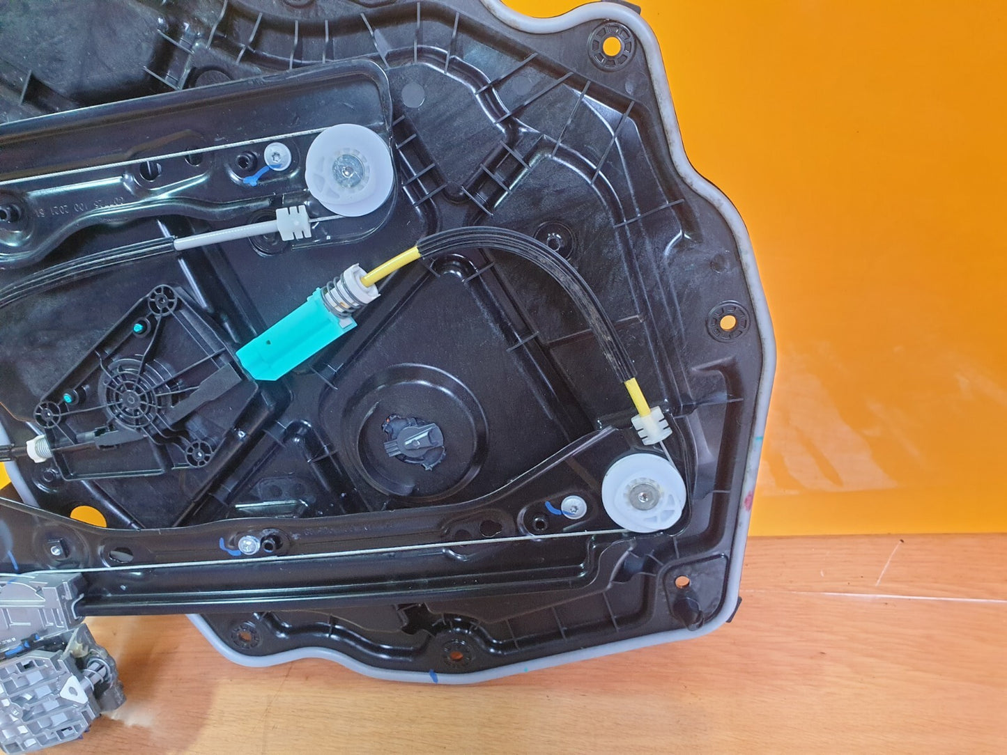 ✅2022 TESLA MODEL Y REAR LEFT WINDOW REGULATOR 1495512-00-E + WARRANTY A172 - Image 9