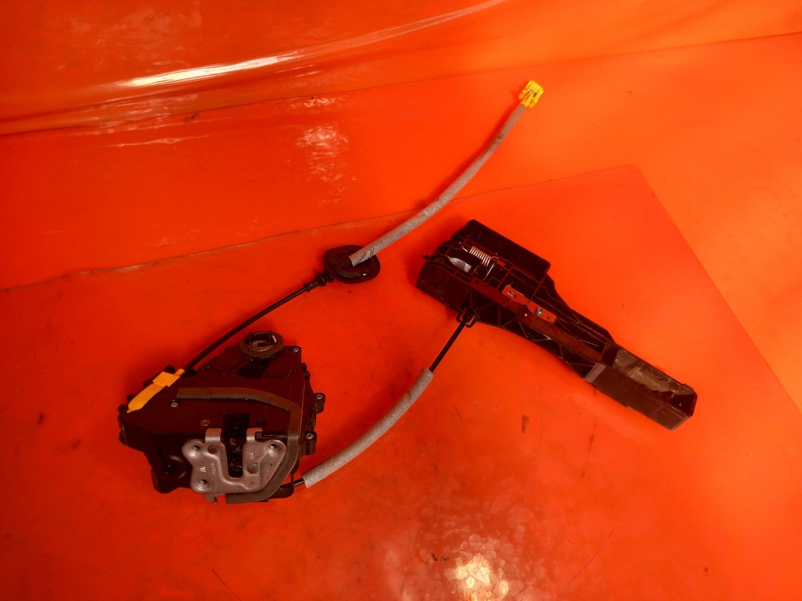Renault Captur 1.6 Petrol 2023 Front Right Door Lock 825020417R 806065425R A392 - Image 2