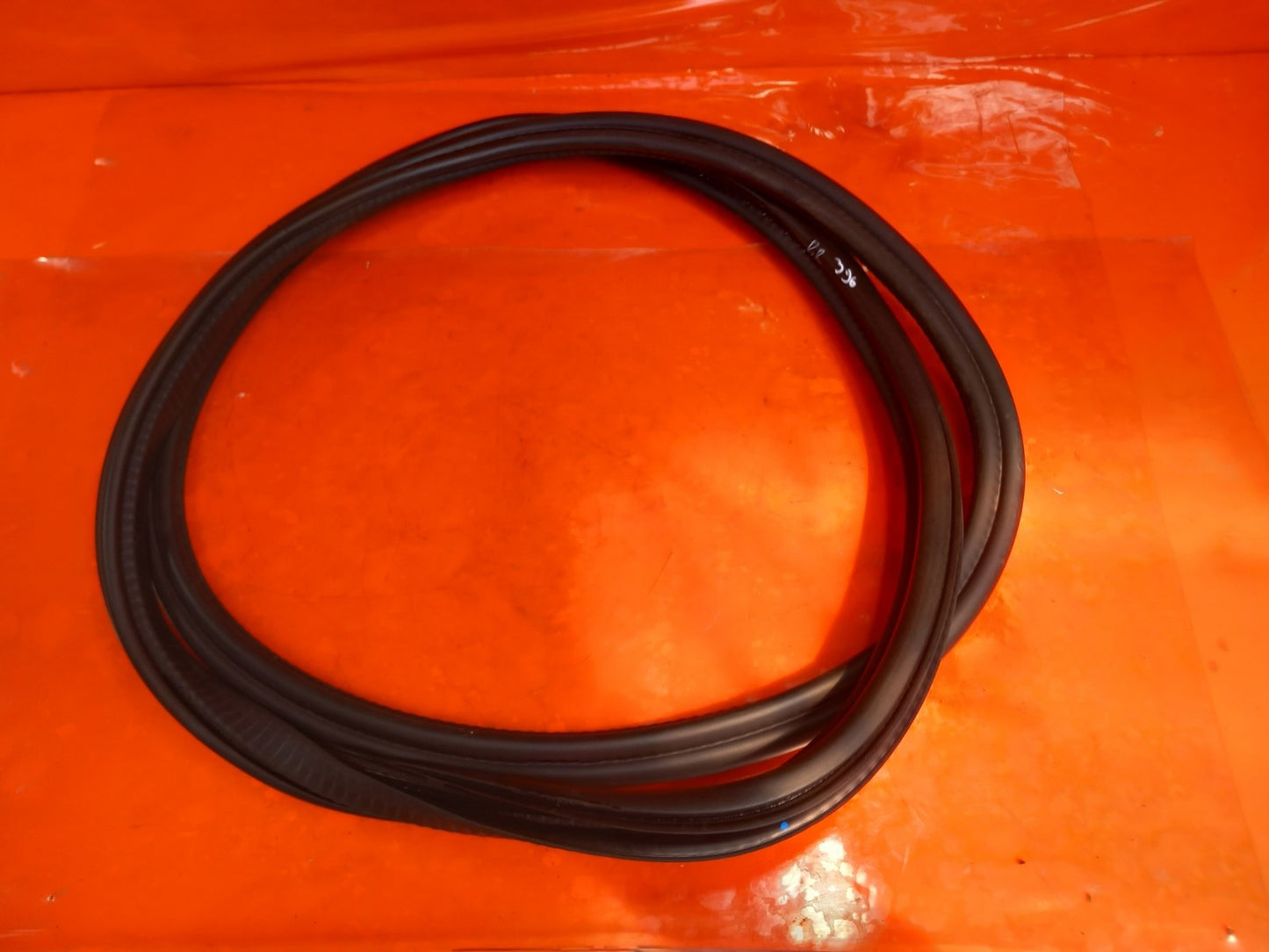 Land Rover Defender L663 3.0 Diesel 2025 Rear Right Door Seal Rubber L8B220708AC - Image 3