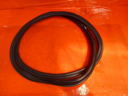 Land Rover Defender L663 3.0 Diesel 2025 Rear Right Door Seal Rubber L8B220708AC - Image 3