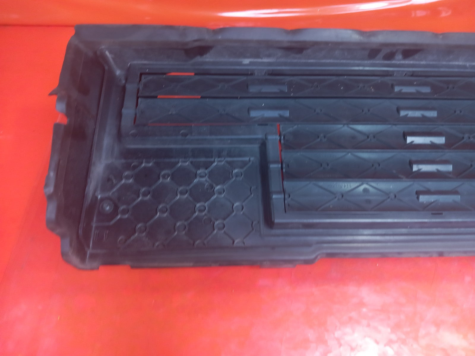 2025 Land Rover Defender L663 Front Grill Shutter L8B2-8475-AC Warranty A396 - Image 9
