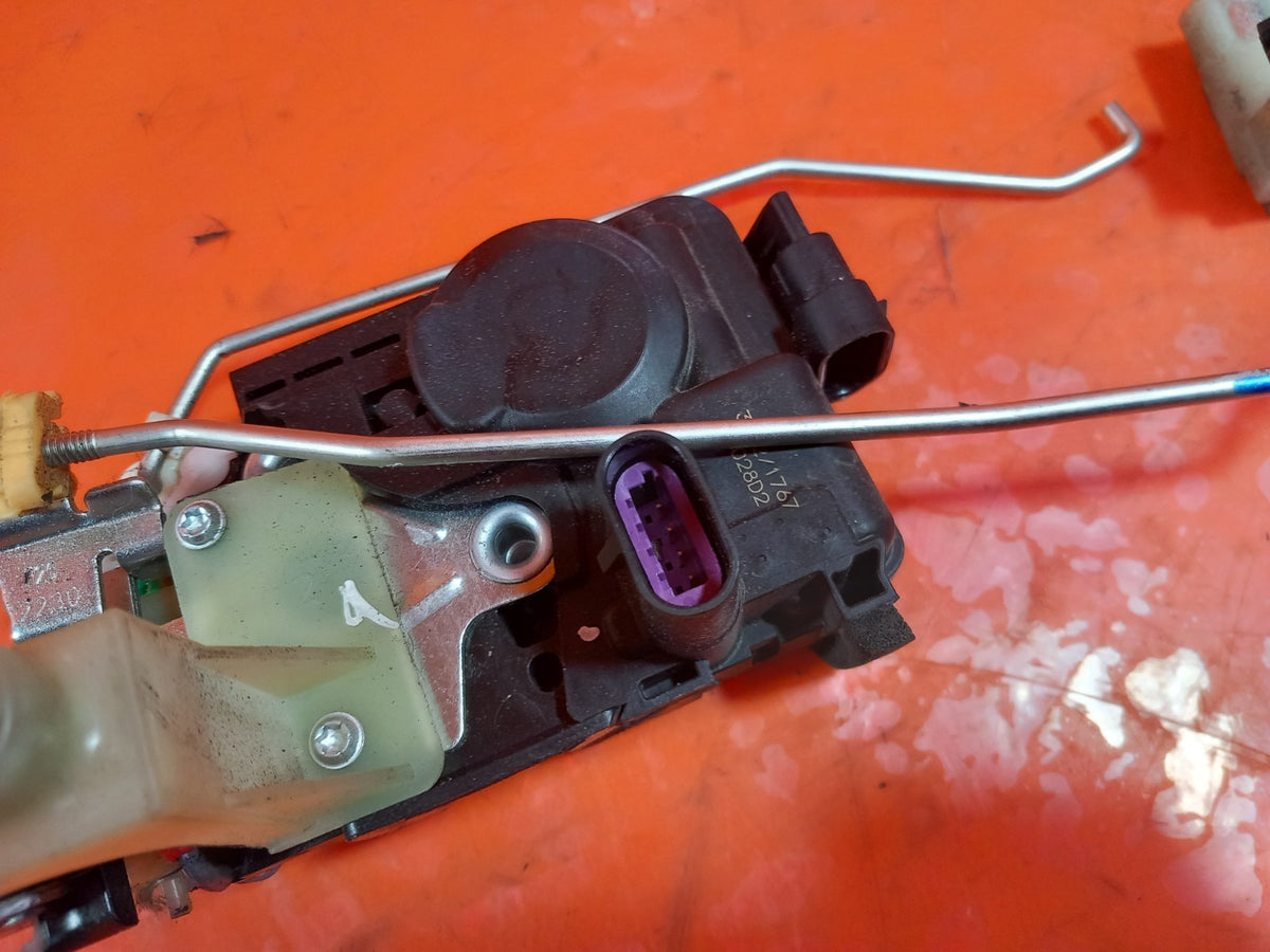 2023 Maxus Deliver 9 Front Right Door Lock Warranty A425 - Image 8