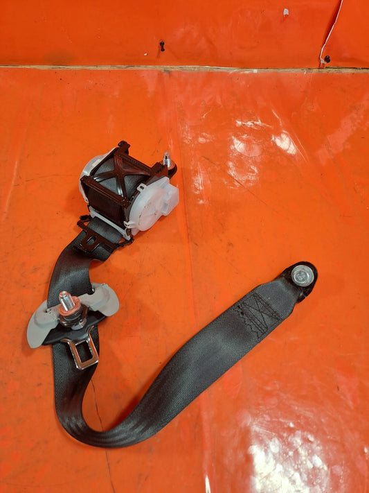 ✅2016 SSANGYONG TIVOLI ElX 1.6D REAR RIGHT SEAT BELT 75607-35000 + WARRANTY A279 - Image 2