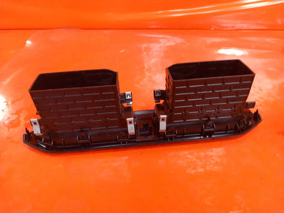 2024 Dacia Jogger Front Left and Middle Air Vents 687606191R Warranty A391 - Image 10